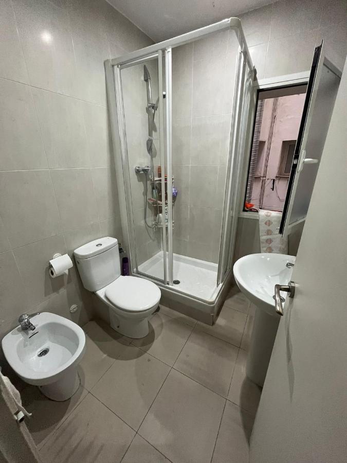 Habitacion Matrimonial En Piso Compartido En El Centro De Madrid Appartement Buitenkant foto